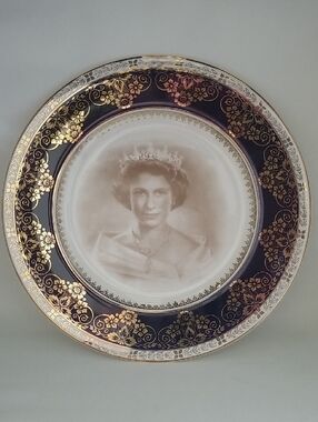 [CROWN DUCAL] Queen Elizabeth II Coronation Plate (England, 1953)